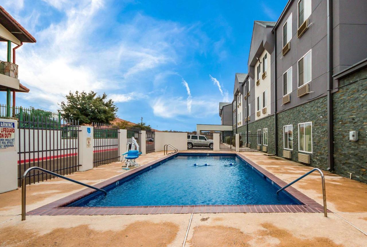 Econo Lodge Laredo Exterior photo