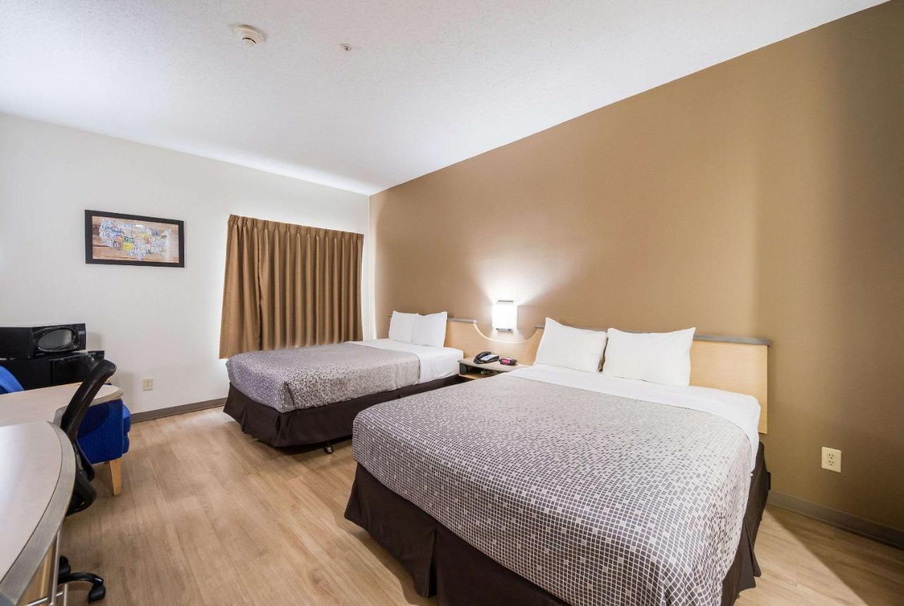 Econo Lodge Laredo Exterior photo