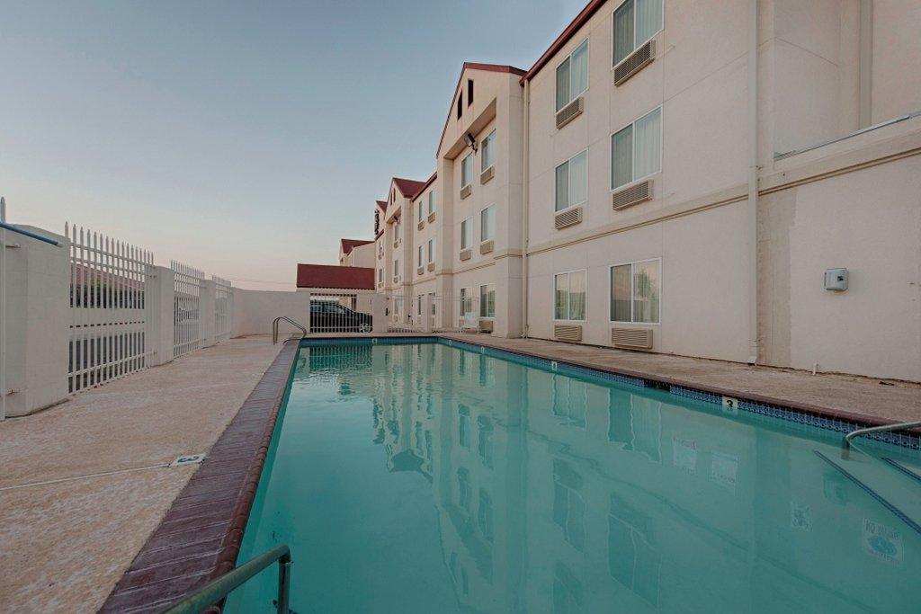 Econo Lodge Laredo Exterior photo